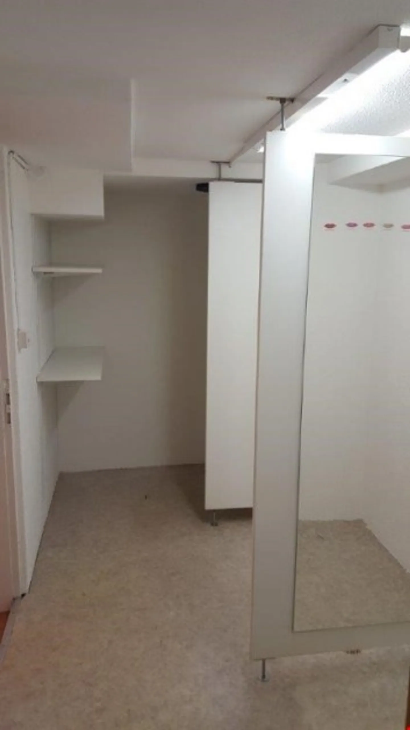 Retail Space / Studio for Rent - Photo 8 of 10