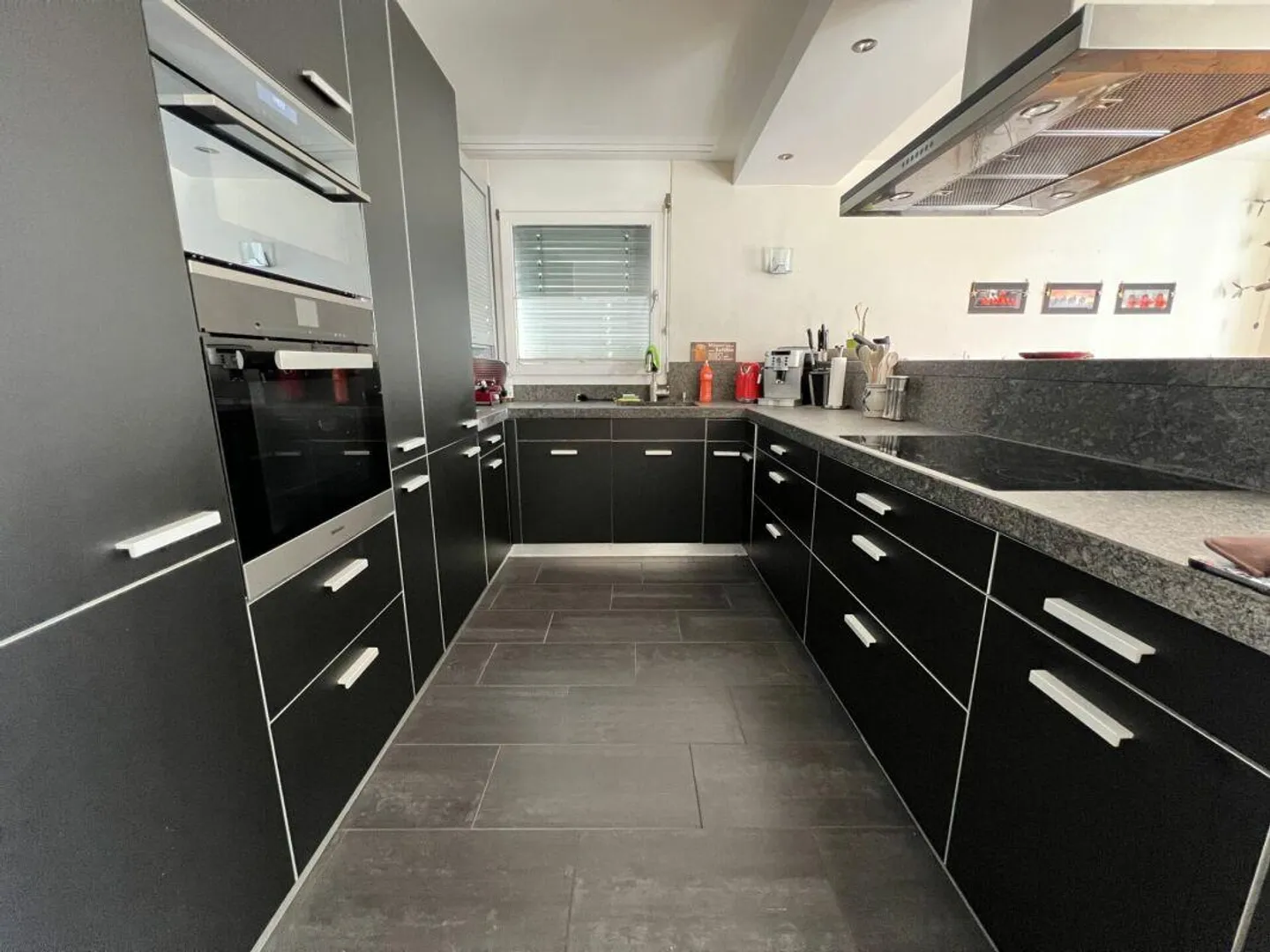 Lichtdurchflutete 4.5 (5.5)-Zimmer-Wohnung an bevorzugter Lage im T... - Photo 4 of 9