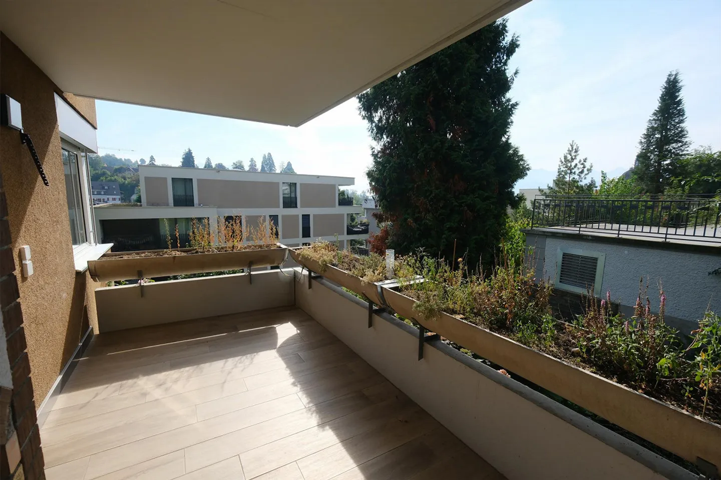 Modern 3.5-room apartment with balcony & garage in a quiet & central location - Photo 2 of 10