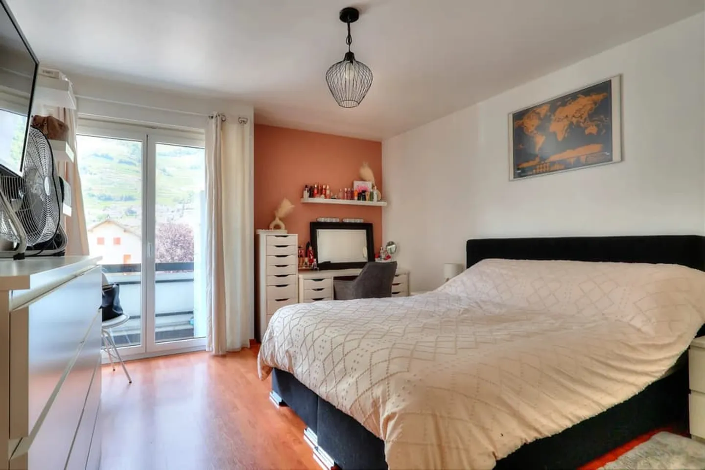 Remarkable potential for this charming 5.5 room apartment - Photo 8 of 9