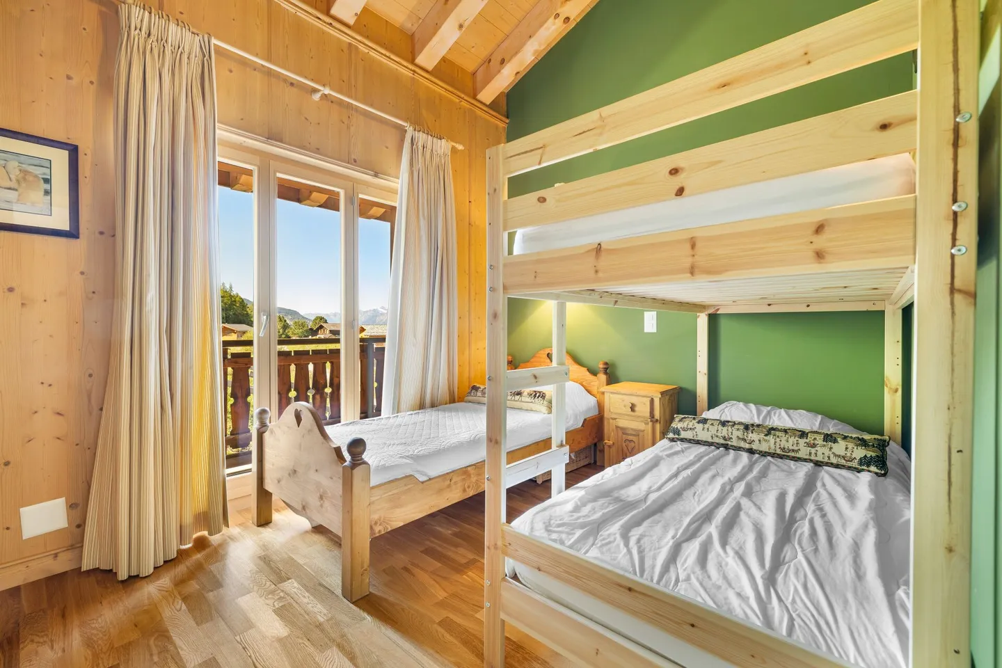 Ski-in-Ski-out Luxury Chalet - Photo 9 of 10