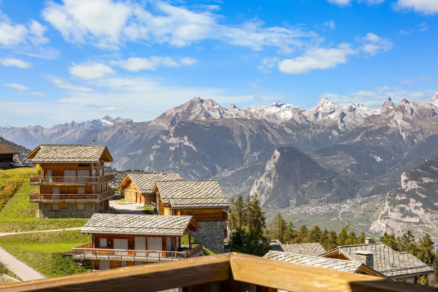 Ski-in-Ski-out Luxury Chalet - Photo 10 of 10