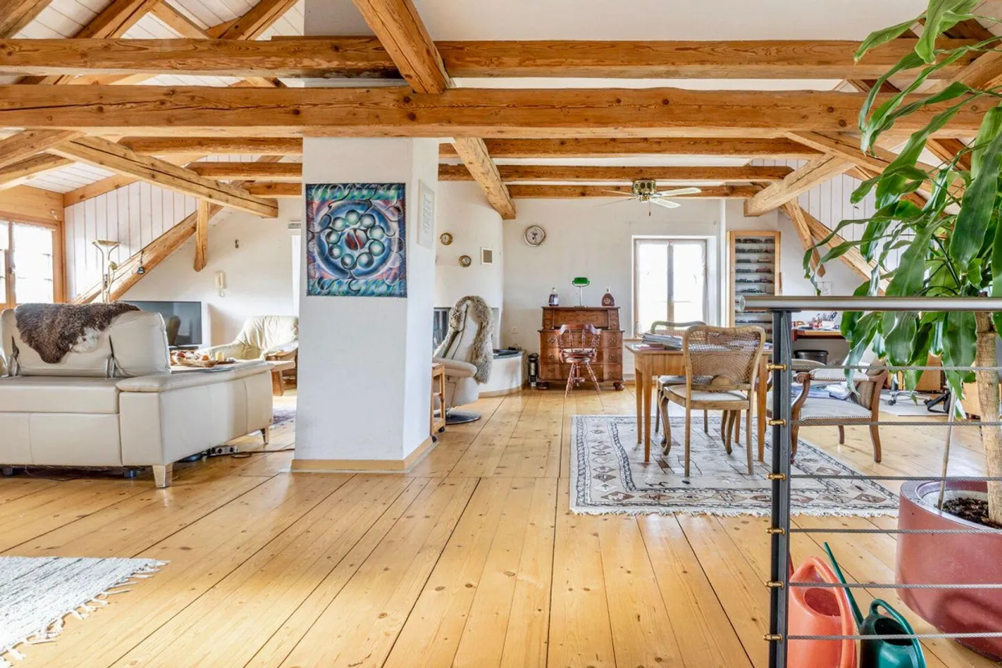 Idyllic Living Happiness: Detached 7.5-Room Farmhouse with Barn - Photo 1 of 8