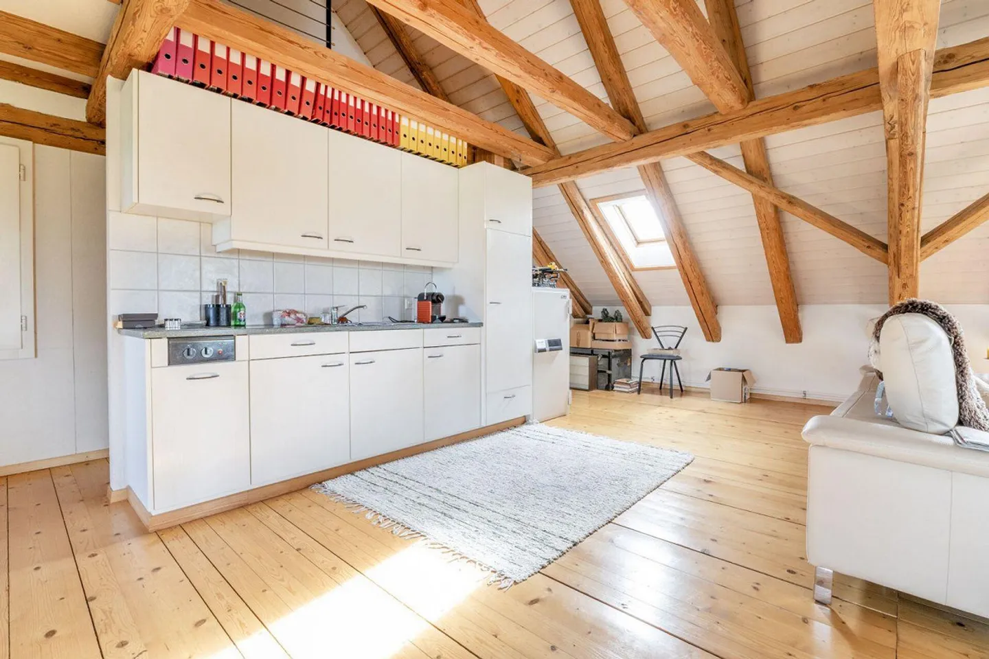 Idyllic Living Happiness: Detached 7.5-Room Farmhouse with Barn - Photo 3 of 8