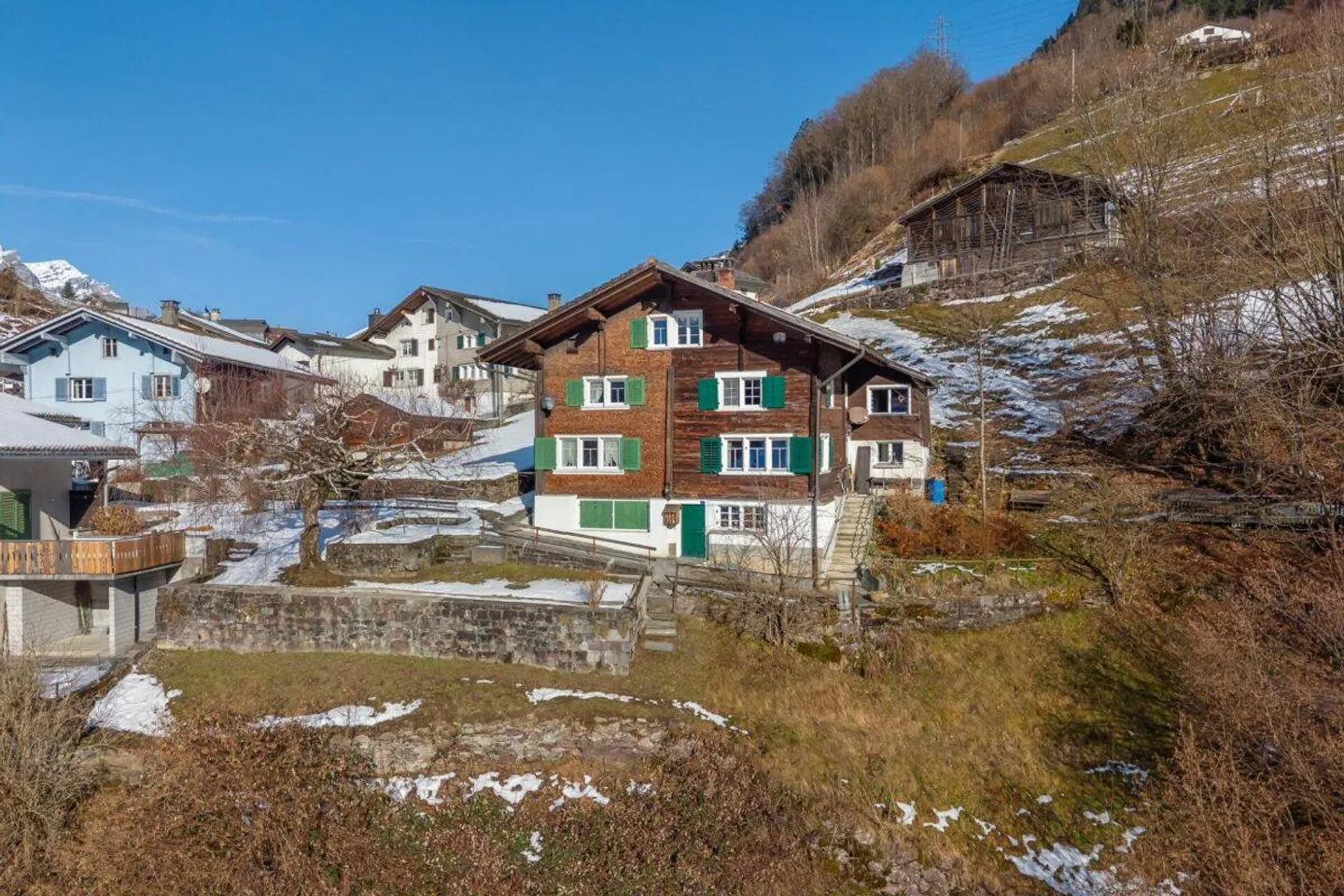 Casa bifamiliare di 4,5 locali in posizione soleggiata - Foto 1 di 13