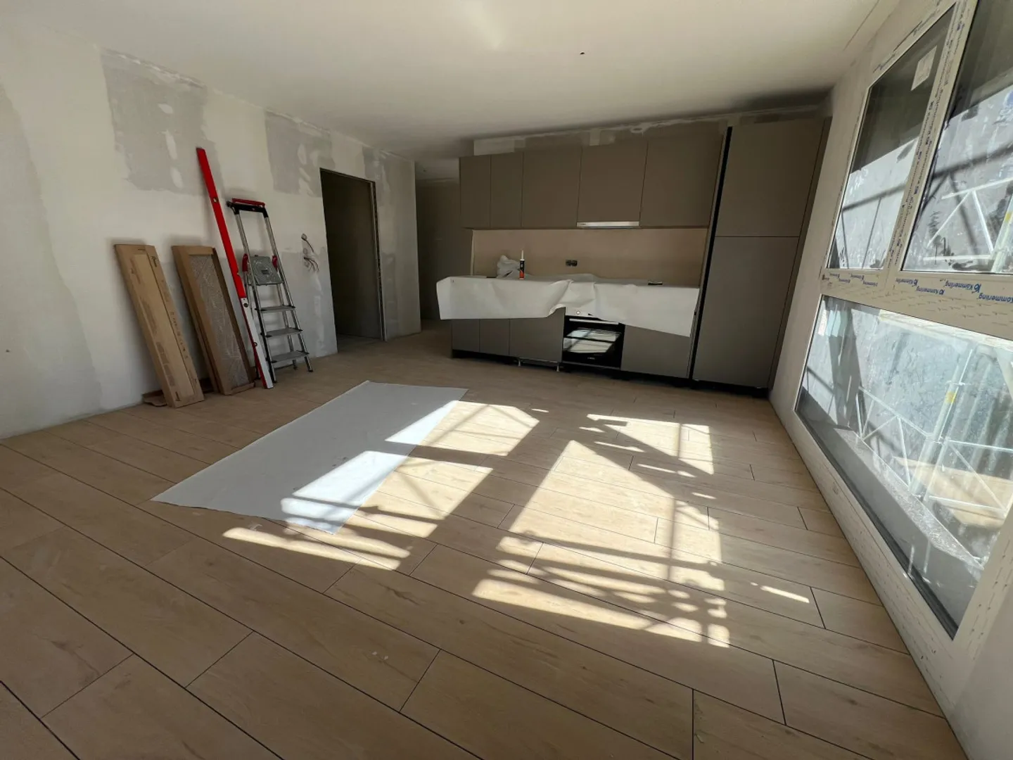 LAST STUDIO ON THE GROUND FLOOR! - Photo 2 of 6