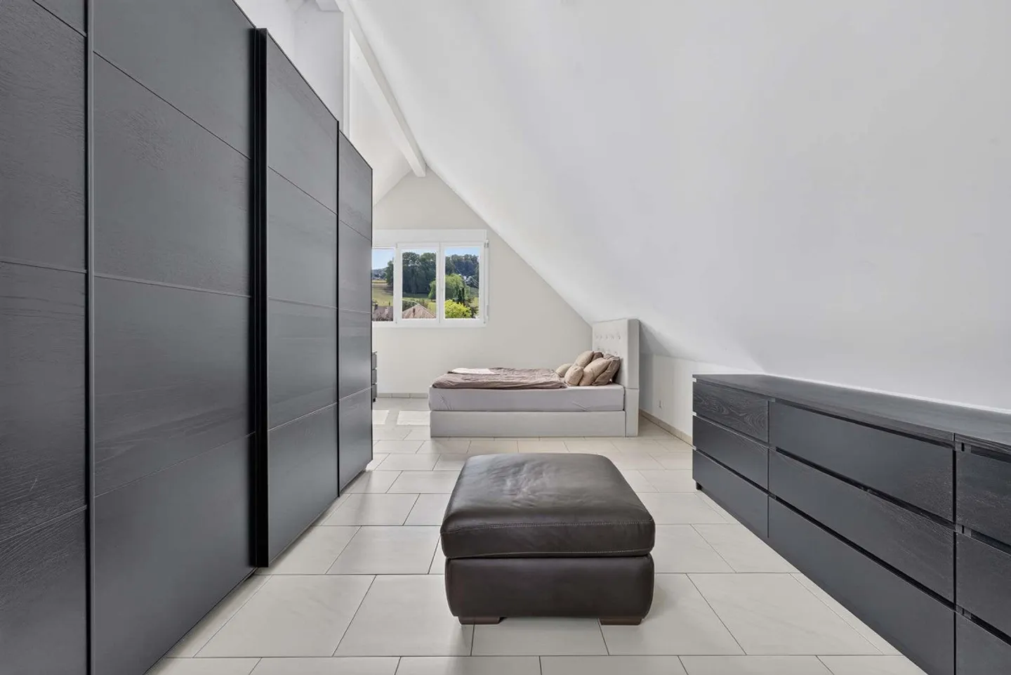 Charmante maison individuelle de 5 pièces avec oasis de jardin ensoleillée et de nombreuses possibilités - Photo 15 sur 20