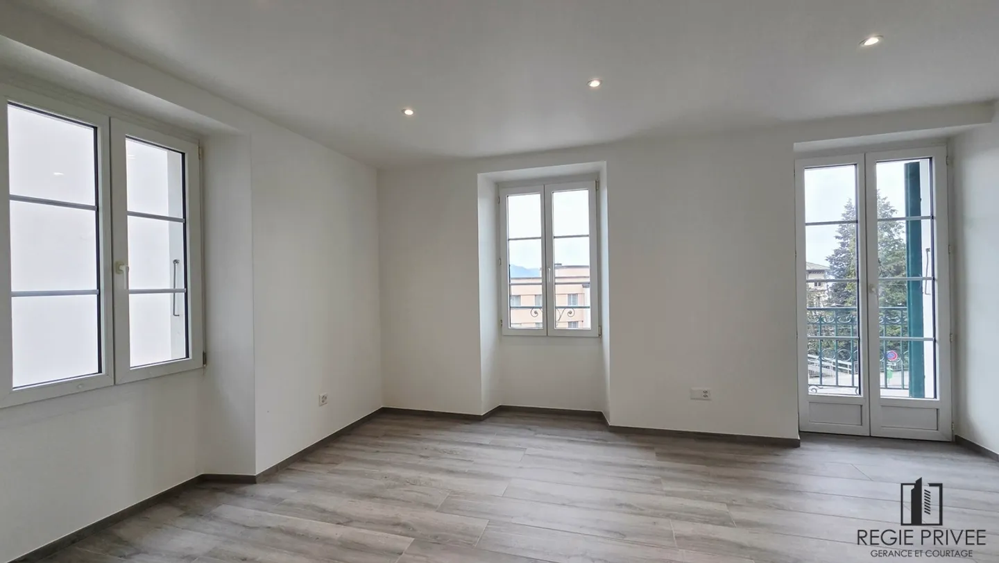 Bellissimo appartamento ristrutturato con balcone - Foto 2 di 7