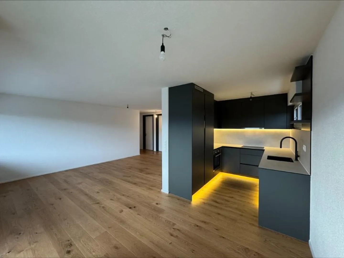 Appartement moderne de 4,5 pièces avec balcon et garage à Emmenbrücke - Photo 1 sur 17