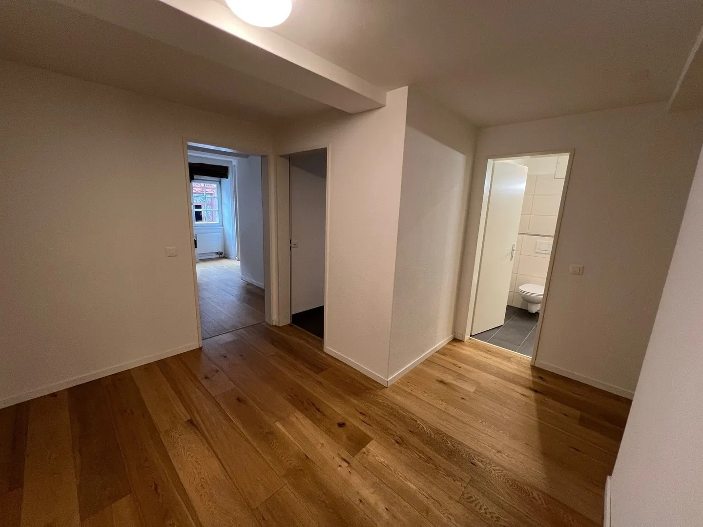 Charmante appartement de 2,5 pièces dans un emplacement central à Niederdorf - Photo 4 sur 11