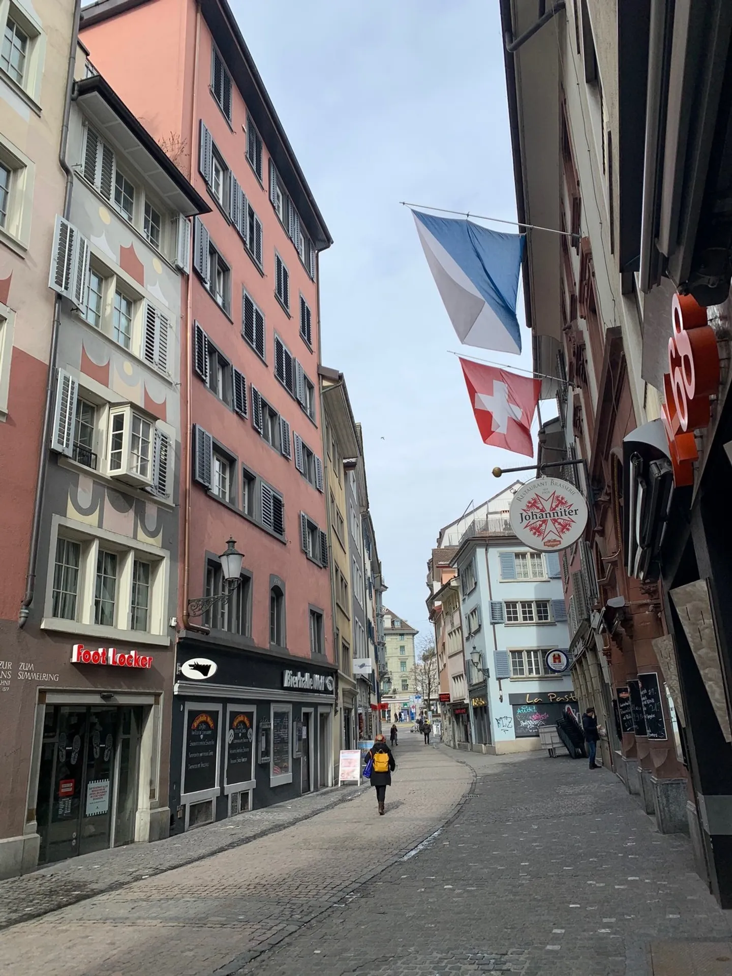 Charmante appartement de 2,5 pièces dans un emplacement central à Niederdorf - Photo 2 sur 11