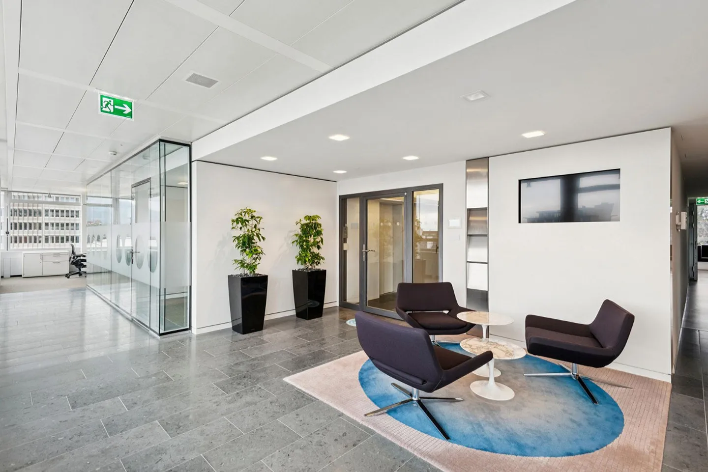 Votre nouvel espace de bureau dans le gratte-ciel le plus prisé de Zurich ! - Photo 1 sur 13