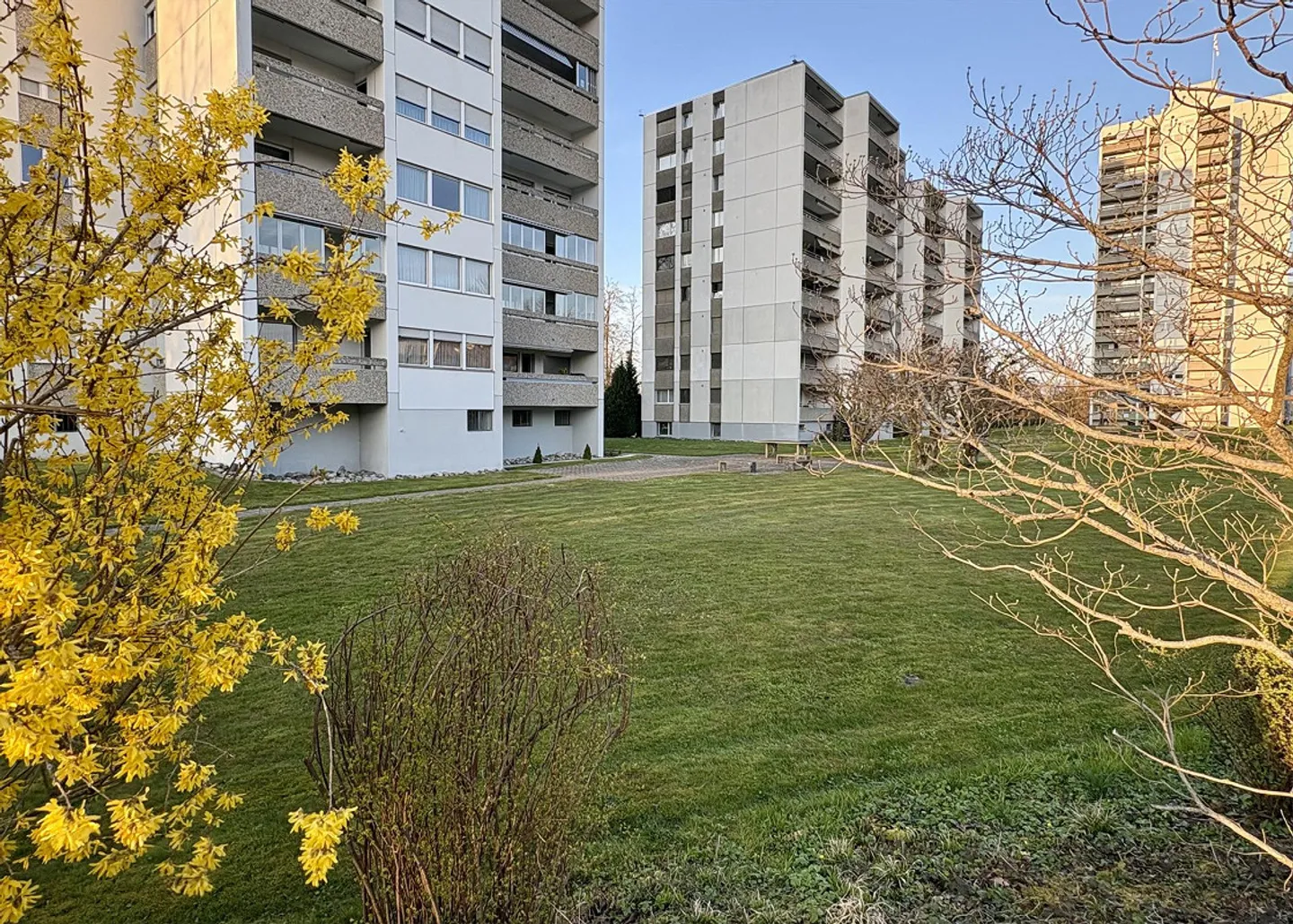Appartement moderne de 4,5 pièces avec balcon et garage à Emmenbrücke - Photo 15 sur 17