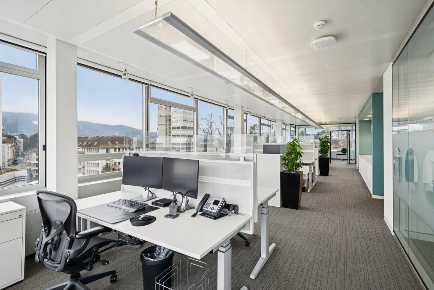 Votre nouvel espace de bureau dans le gratte-ciel le plus prisé de Zurich ! - Photo 3 sur 13