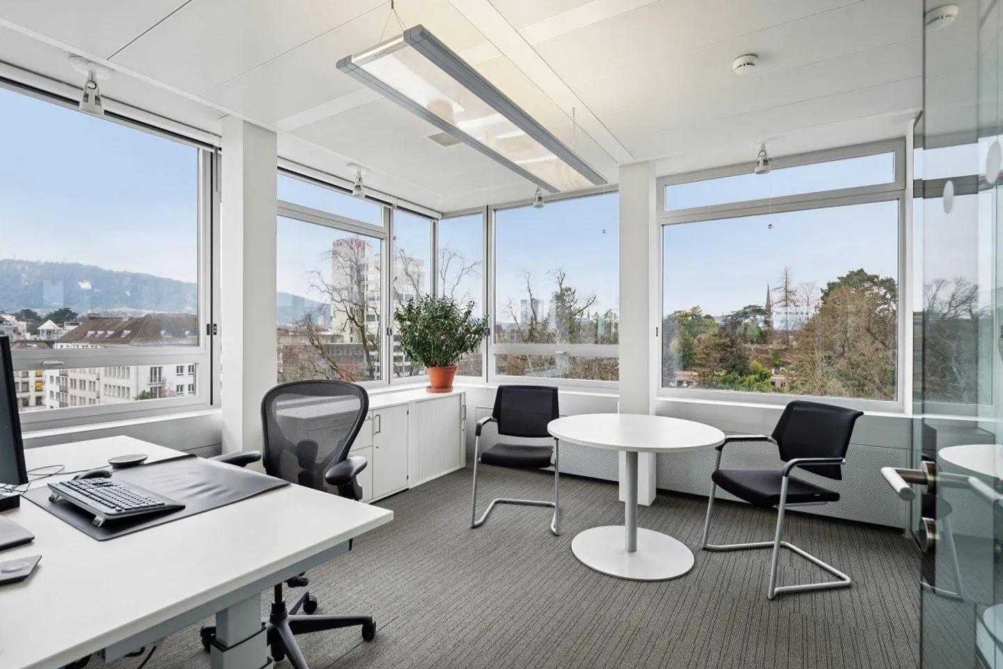 Votre nouvel espace de bureau dans le gratte-ciel le plus prisé de Zurich ! - Photo 6 sur 13