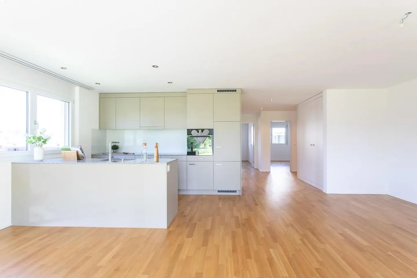 Appartamento LUMINOSO e MODERNO di 4.5 locali con AMPIO salotto - Foto 2 di 12