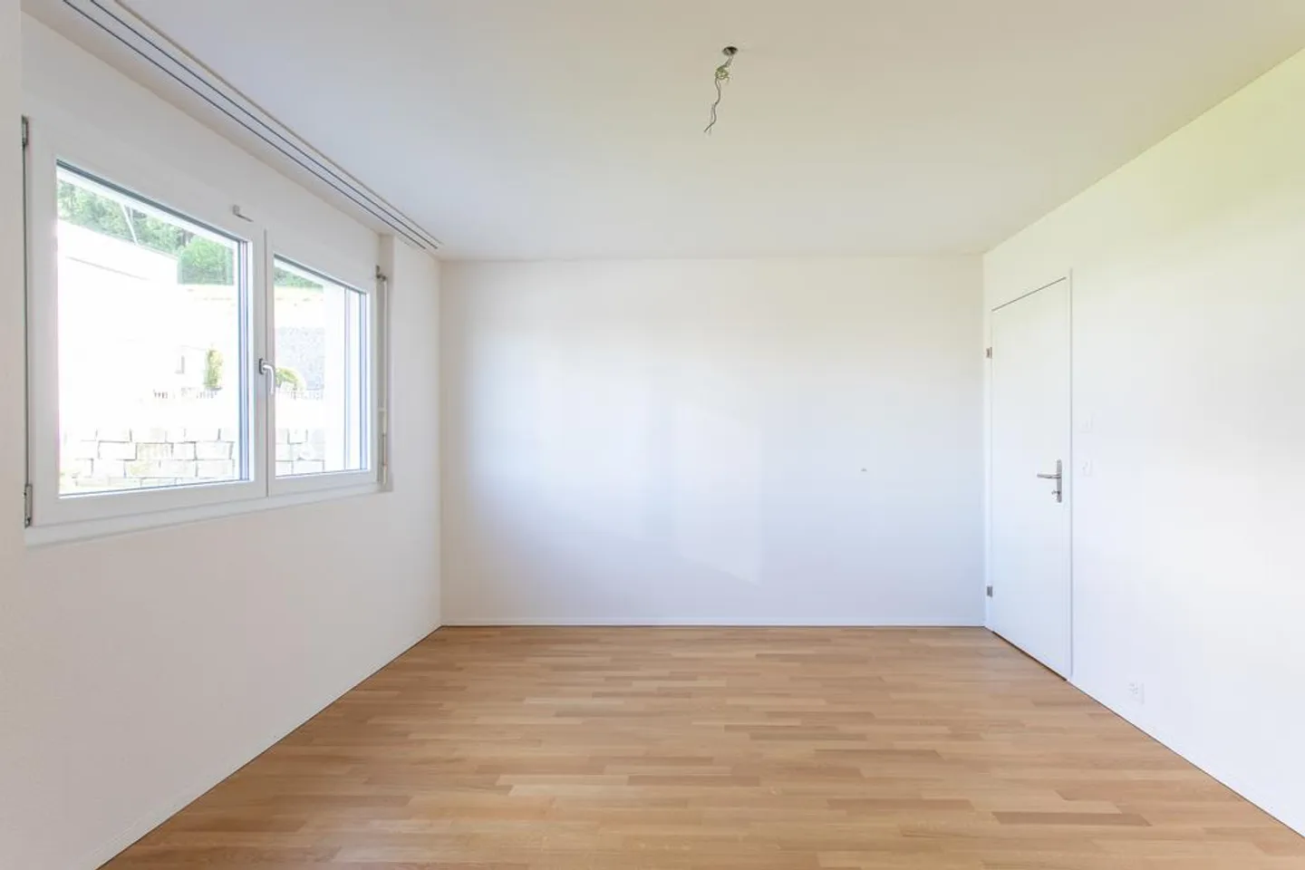 Appartamento LUMINOSO e MODERNO di 4.5 locali con AMPIO salotto - Foto 5 di 12