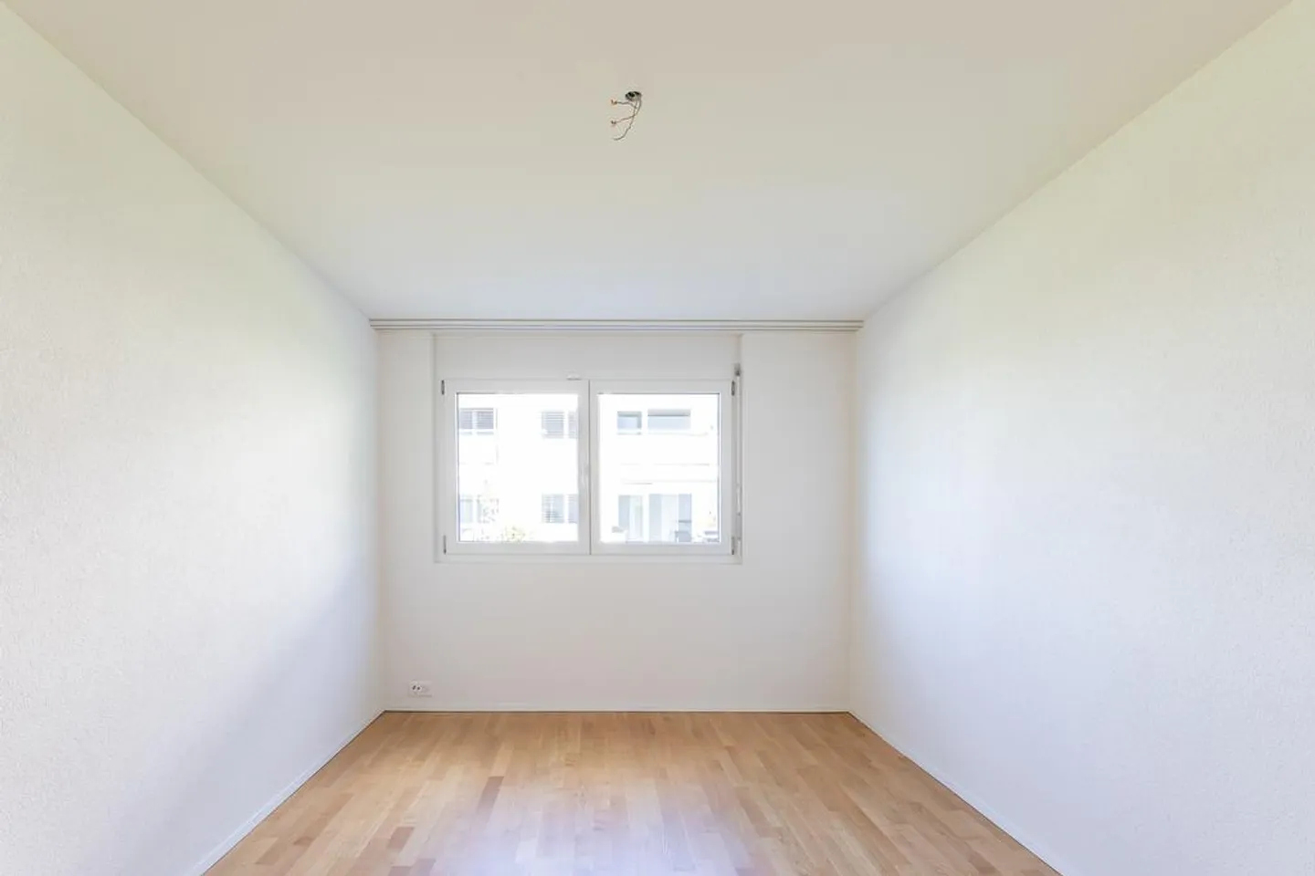 Appartamento LUMINOSO e MODERNO di 4.5 locali con AMPIO salotto - Foto 6 di 12