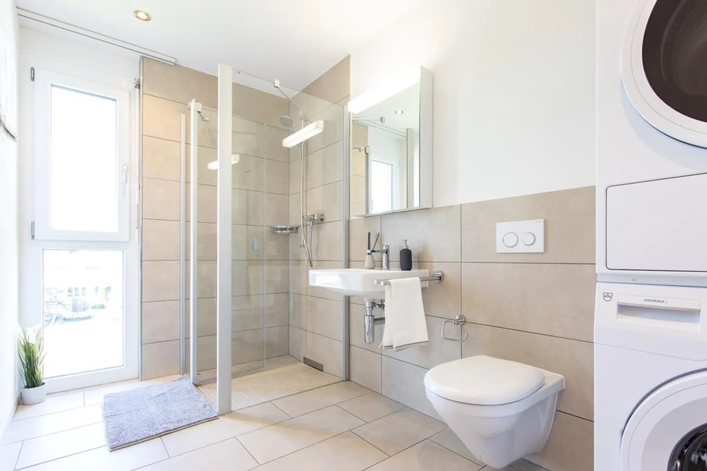 Appartamento LUMINOSO e MODERNO di 4.5 locali con AMPIO salotto - Foto 7 di 12