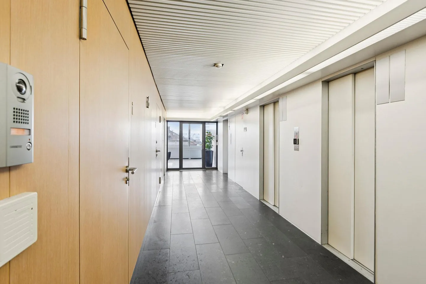 Votre nouvel espace de bureau dans le gratte-ciel le plus prisé de Zurich ! - Photo 11 sur 13