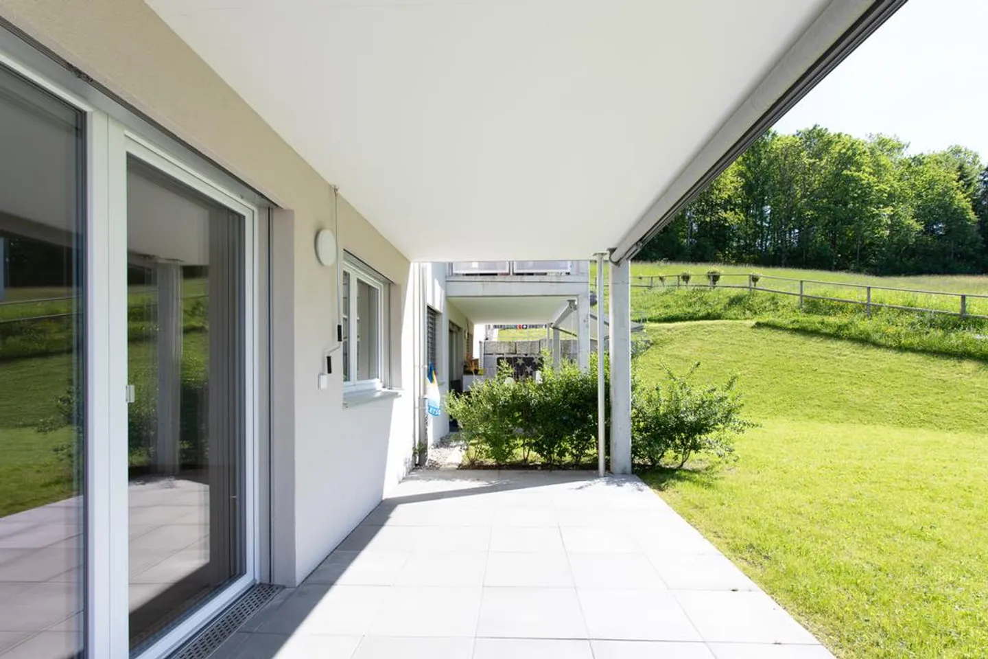 Appartamento LUMINOSO e MODERNO di 4.5 locali con AMPIO salotto - Foto 9 di 12