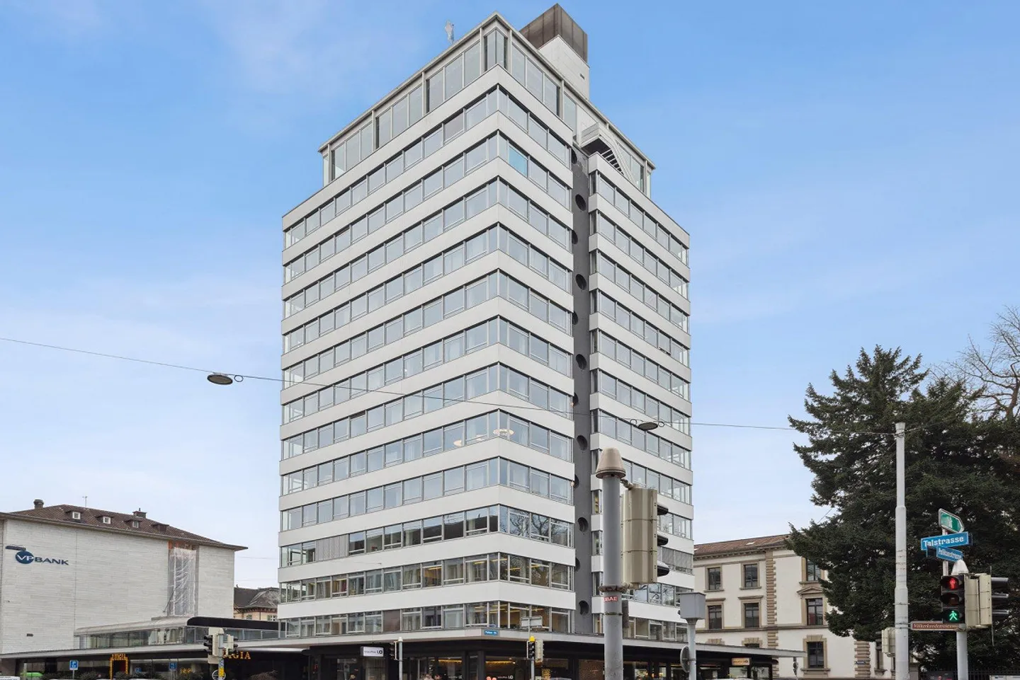 Votre nouvel espace de bureau dans le gratte-ciel le plus prisé de Zurich ! - Photo 13 sur 13