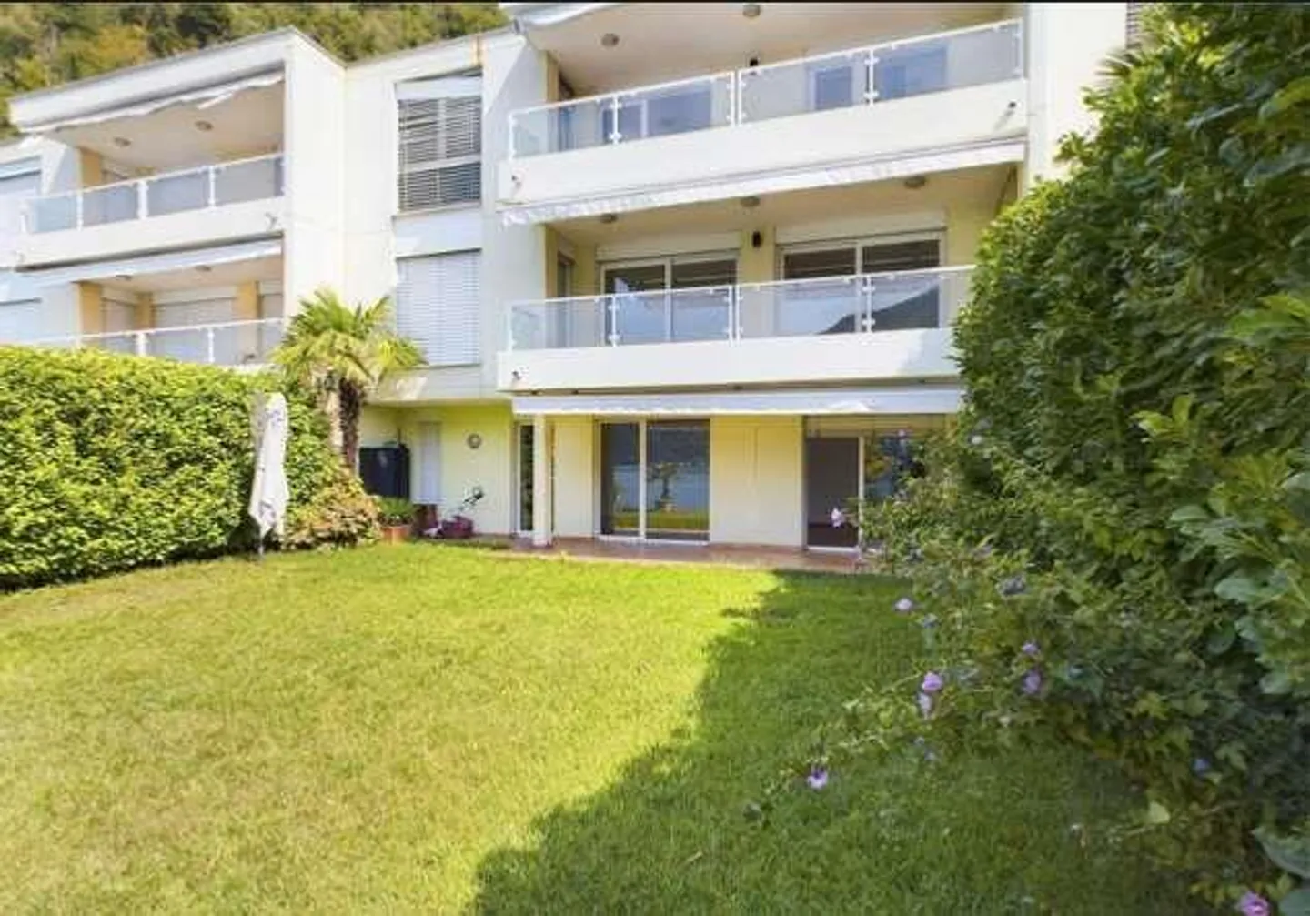 Casa a schiera con pontile sul lago - Foto 3 di 13