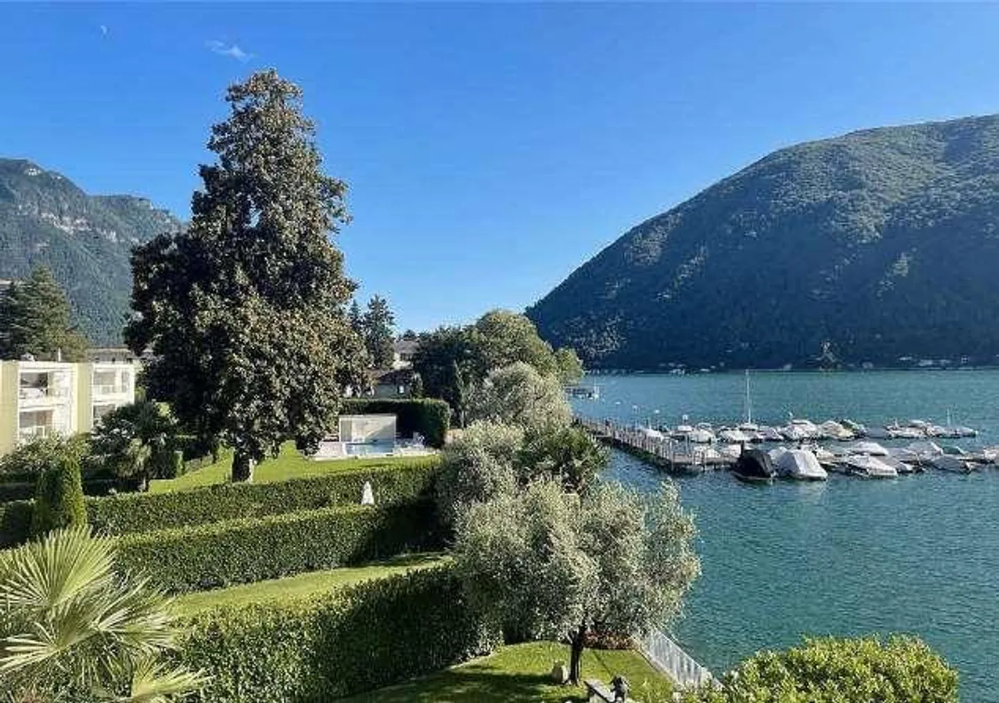 Casa a schiera con pontile sul lago - Foto 6 di 13