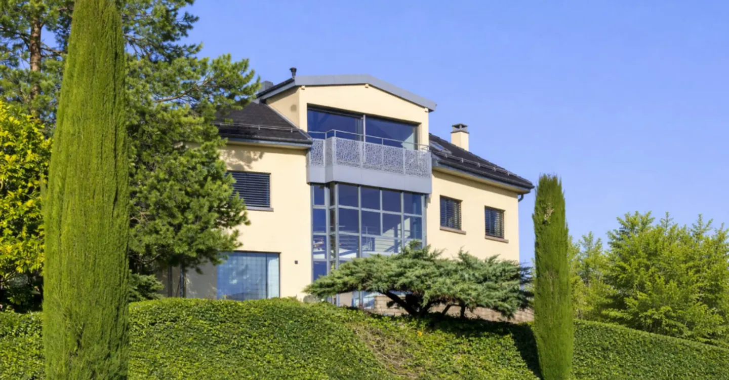 Light-Filled Villa with Stunning Lake View - Photo 1 of 12