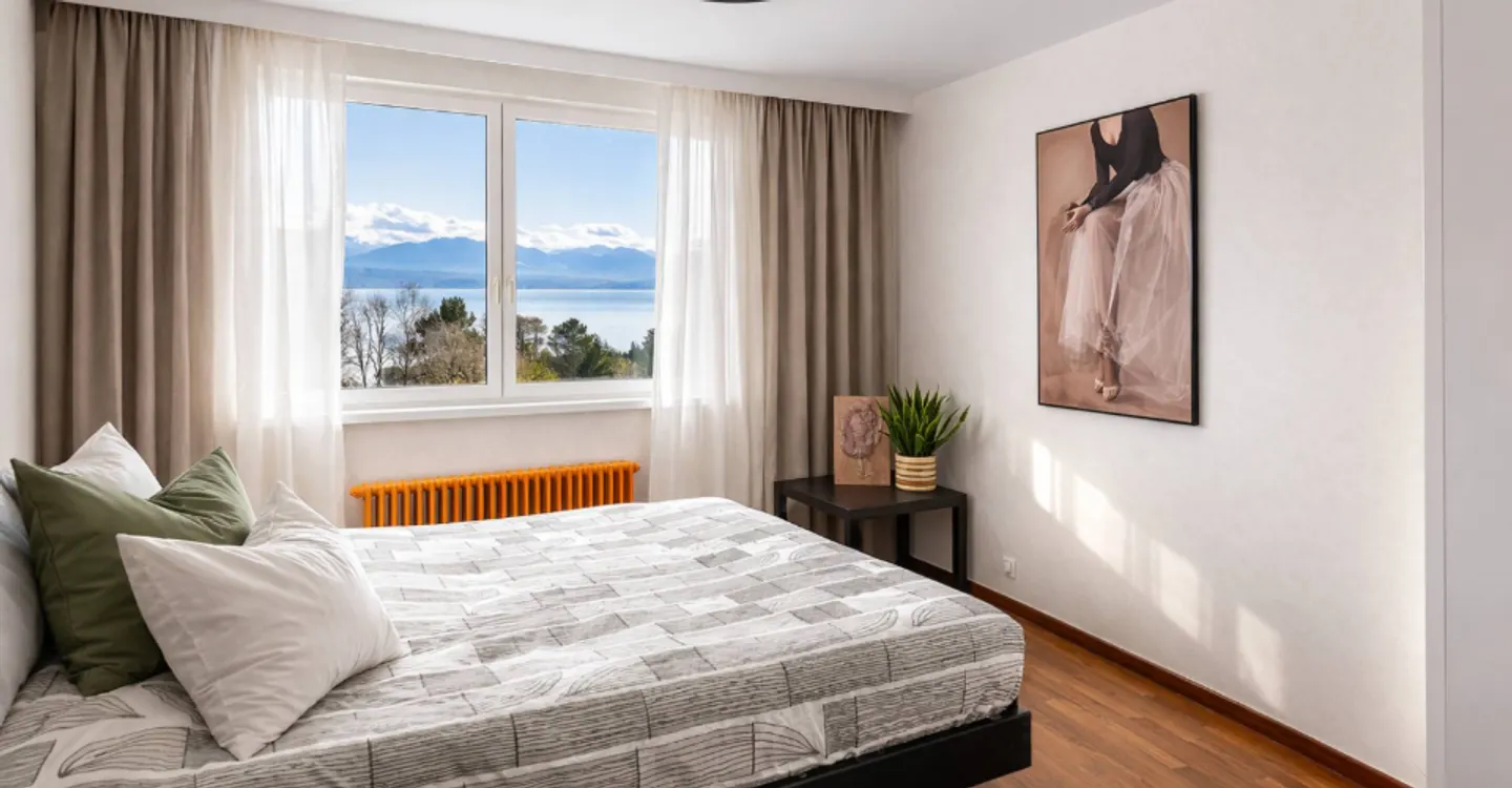 Light-Filled Villa with Stunning Lake View - Photo 7 of 12