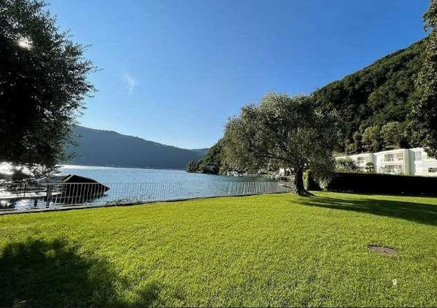 Casa a schiera con pontile sul lago - Foto 10 di 13
