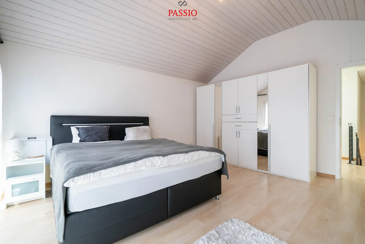 Maison semi-détachée de 7,5 pièces avec vue sur le lac et potentiel - Photo 12 sur 34