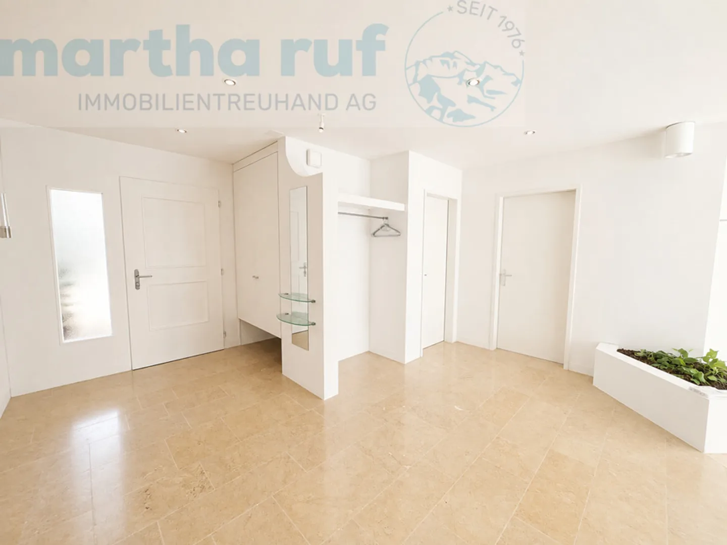 Ampia casa unifamiliare di 5,5 stanze, giardino e vista mozzafiato - Foto 3 di 17