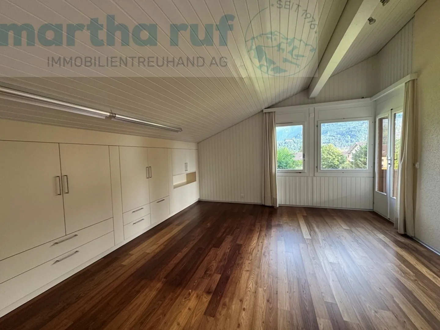 Ampia casa unifamiliare di 5,5 stanze, giardino e vista mozzafiato - Foto 11 di 17