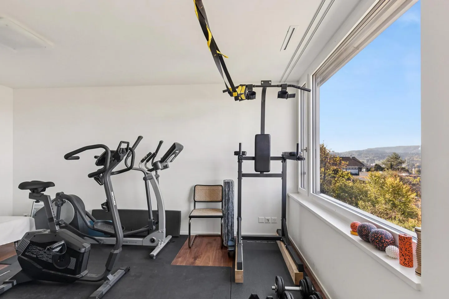 Stylish Living with a View in Winterthur-Seen - Photo 4 of 13