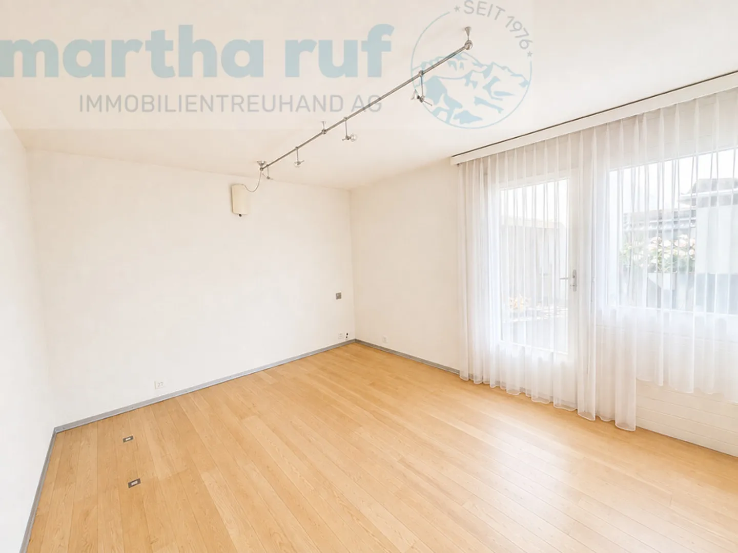 Ampia casa unifamiliare di 5,5 stanze, giardino e vista mozzafiato - Foto 8 di 17