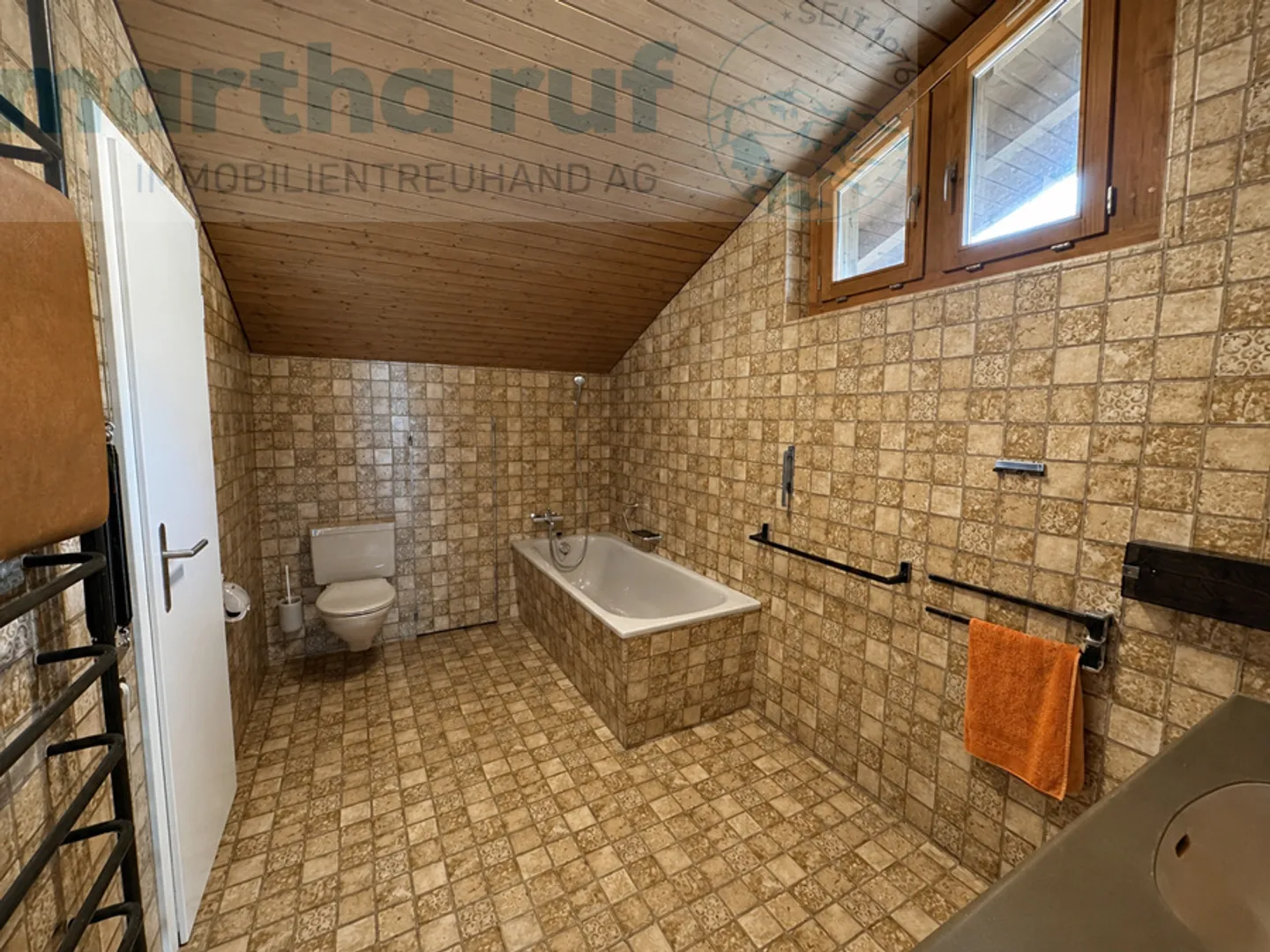 Ampia casa unifamiliare di 5,5 stanze, giardino e vista mozzafiato - Foto 16 di 17