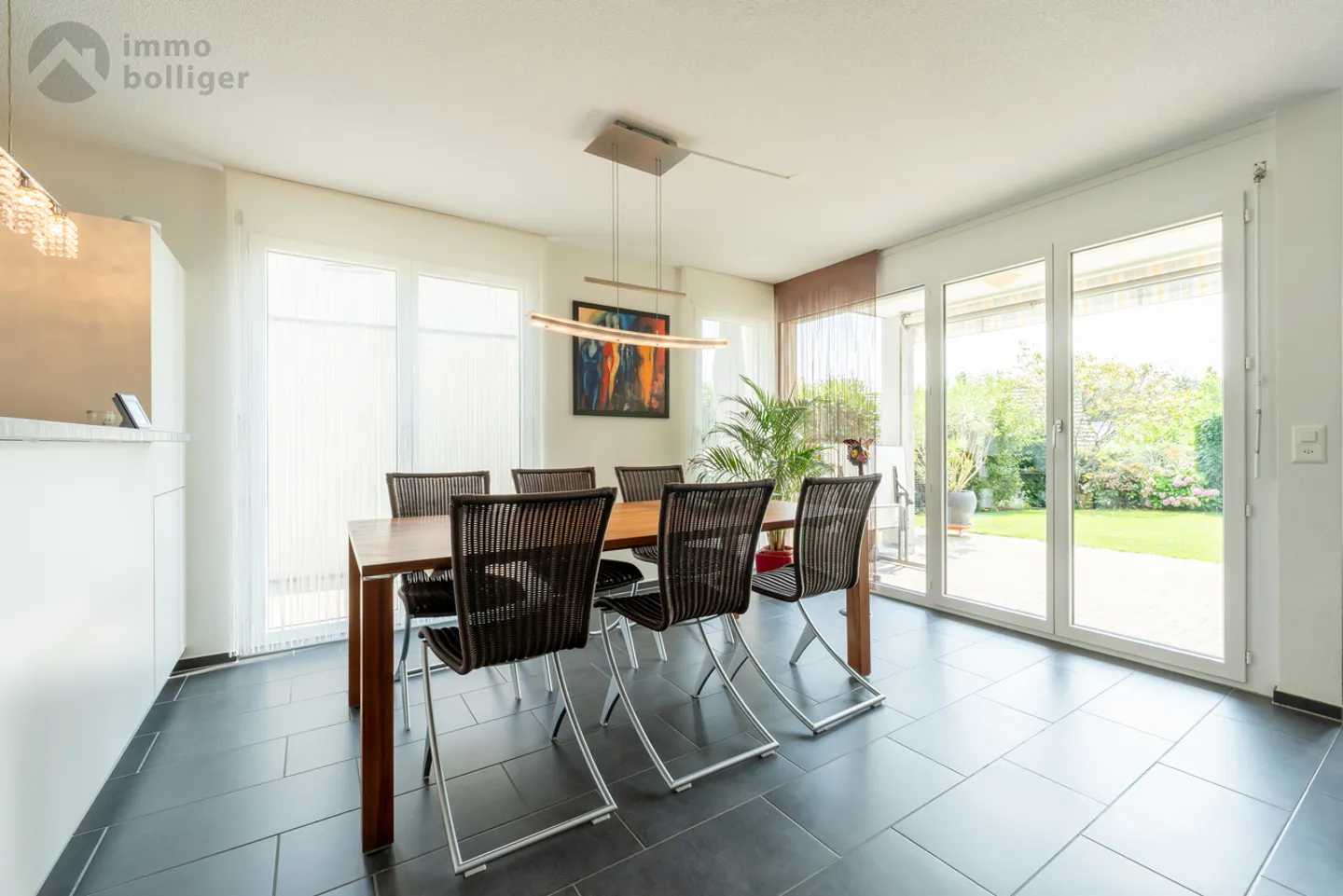 La generosità incontra la natura - Casa bifamiliare moderna al confine della foresta - Foto 3 di 16