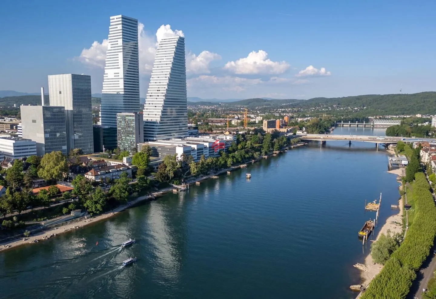 Maison multifamiliale attrayante avec espace commercial - Photo 1 sur 3