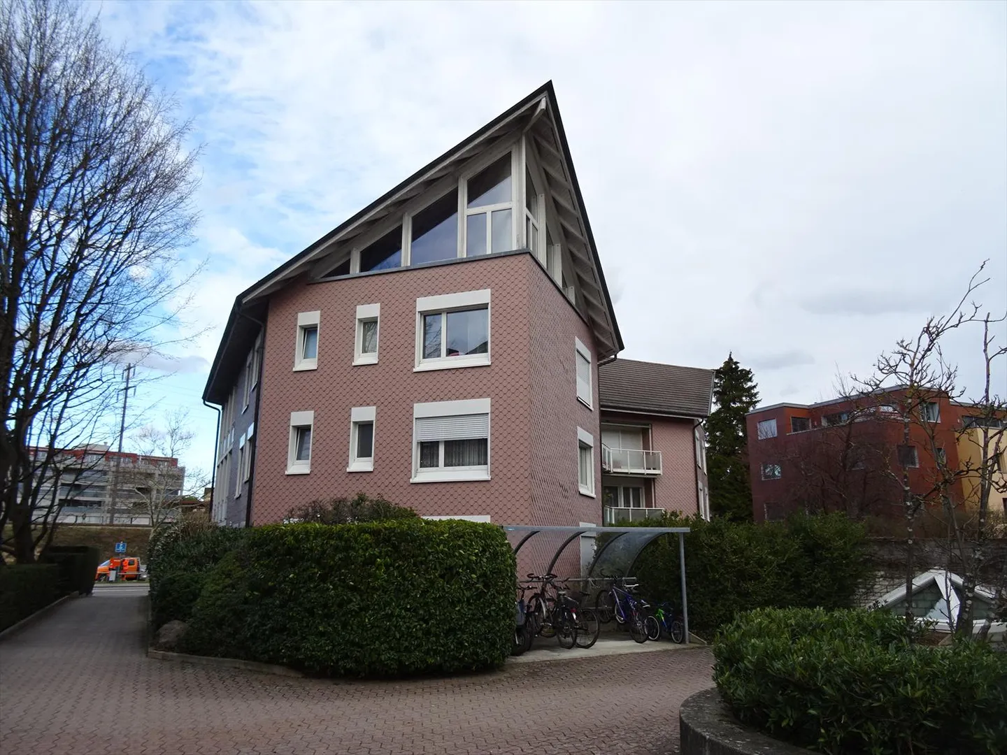 RENT WITHOUT DEPOSIT - Spacious Apartment in Dübendorf - Photo 2 of 2