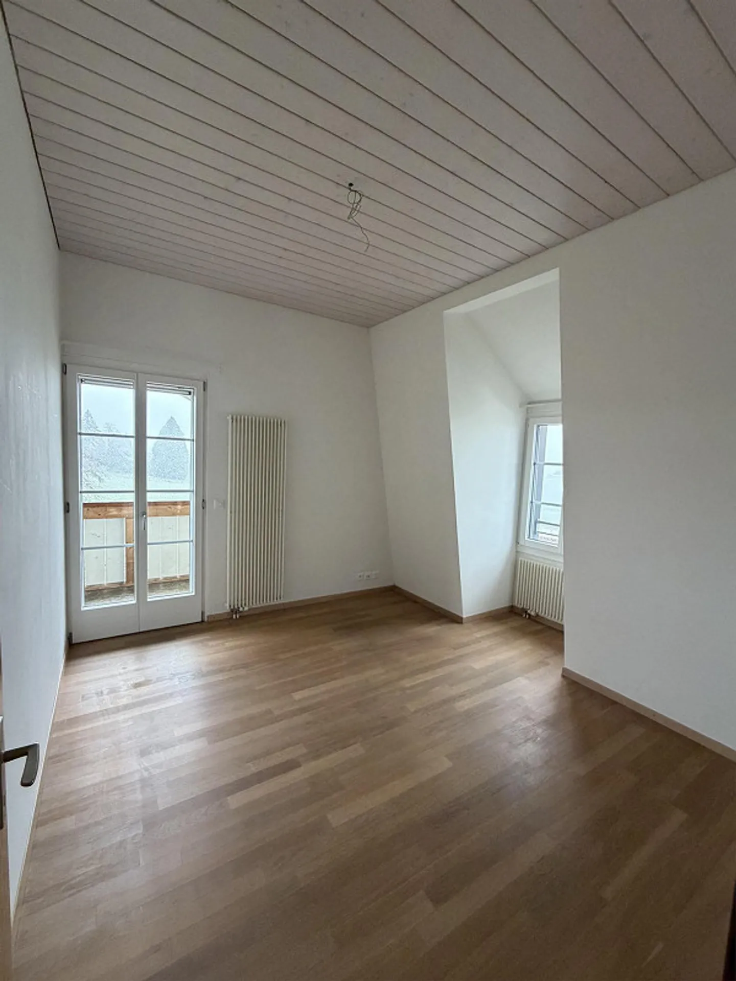 Bel appartement sous les combles, lumineux et bien isolé, avec vue sur la verdure - Photo 4 sur 12