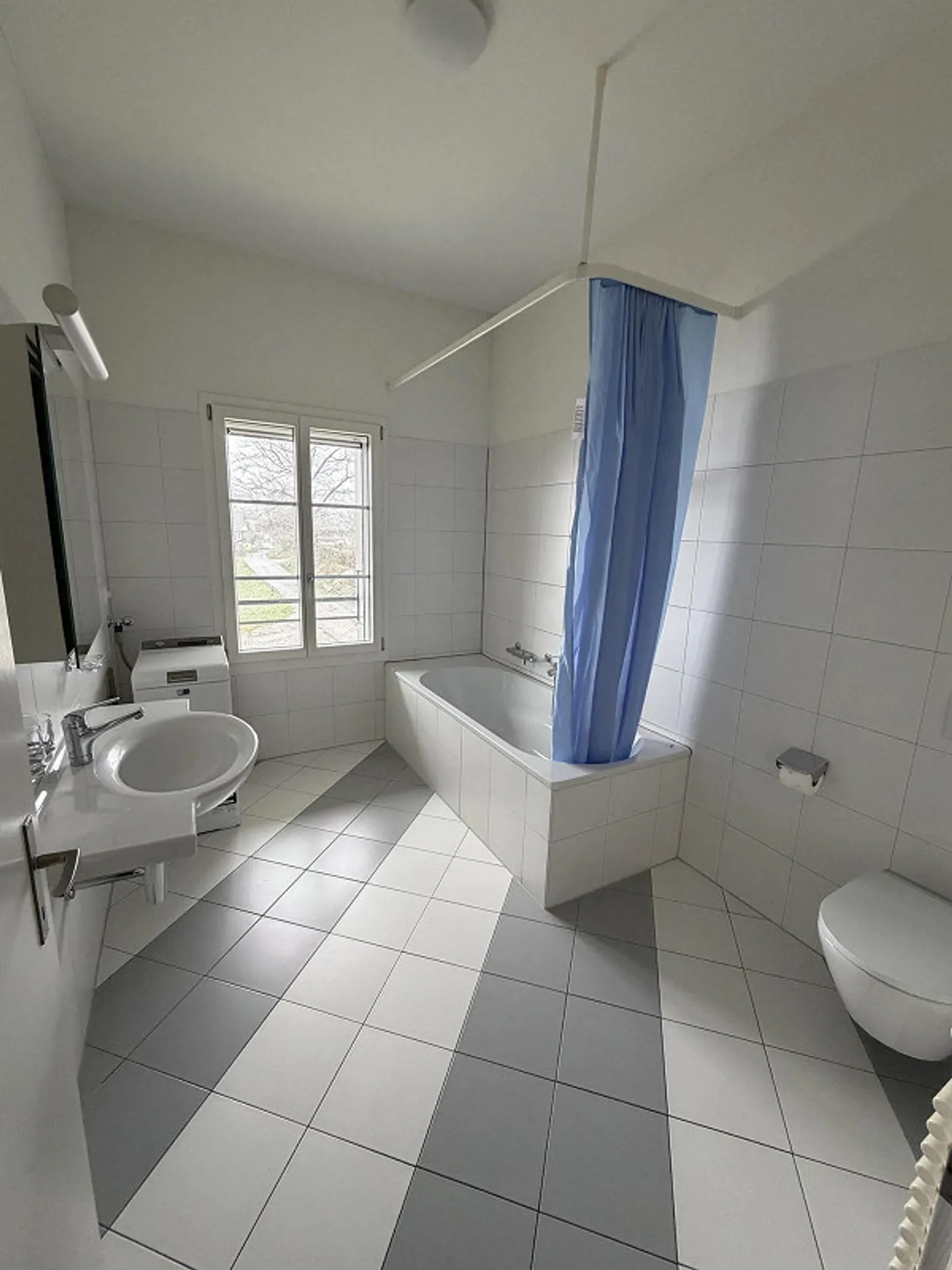 Bel appartement sous les combles, lumineux et bien isolé, avec vue sur la verdure - Photo 6 sur 12