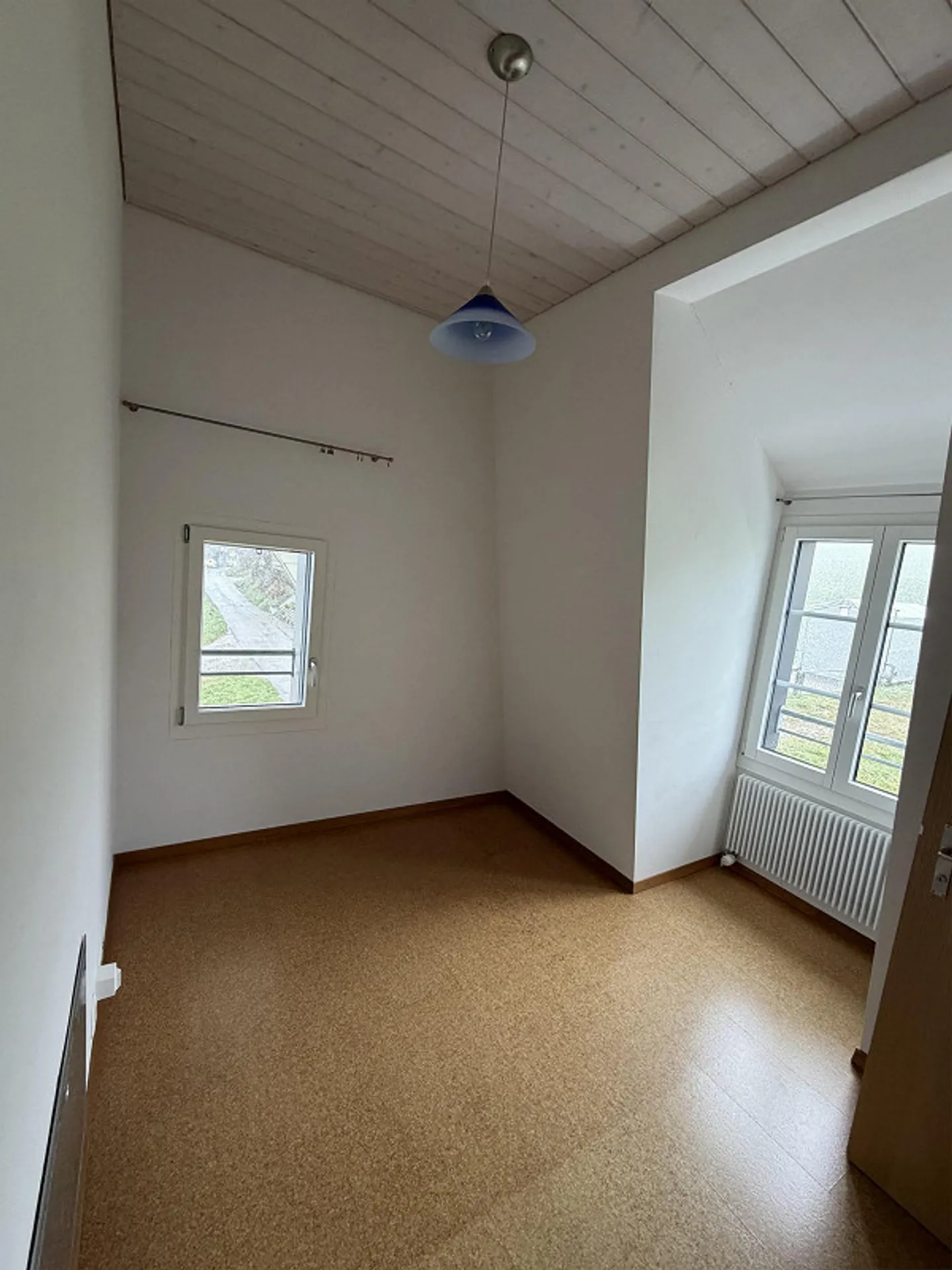 Bel appartement sous les combles, lumineux et bien isolé, avec vue sur la verdure - Photo 8 sur 12