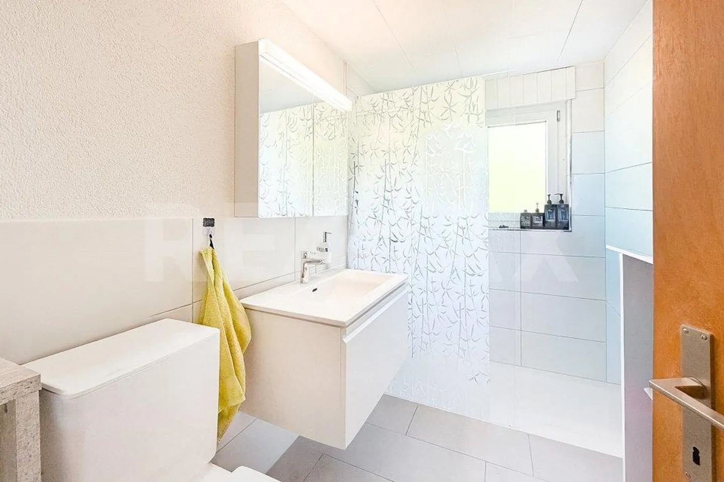 Casa trifamiliare con spazio commerciale - in zona residenziale e commerciale mista... - Foto 6 di 13