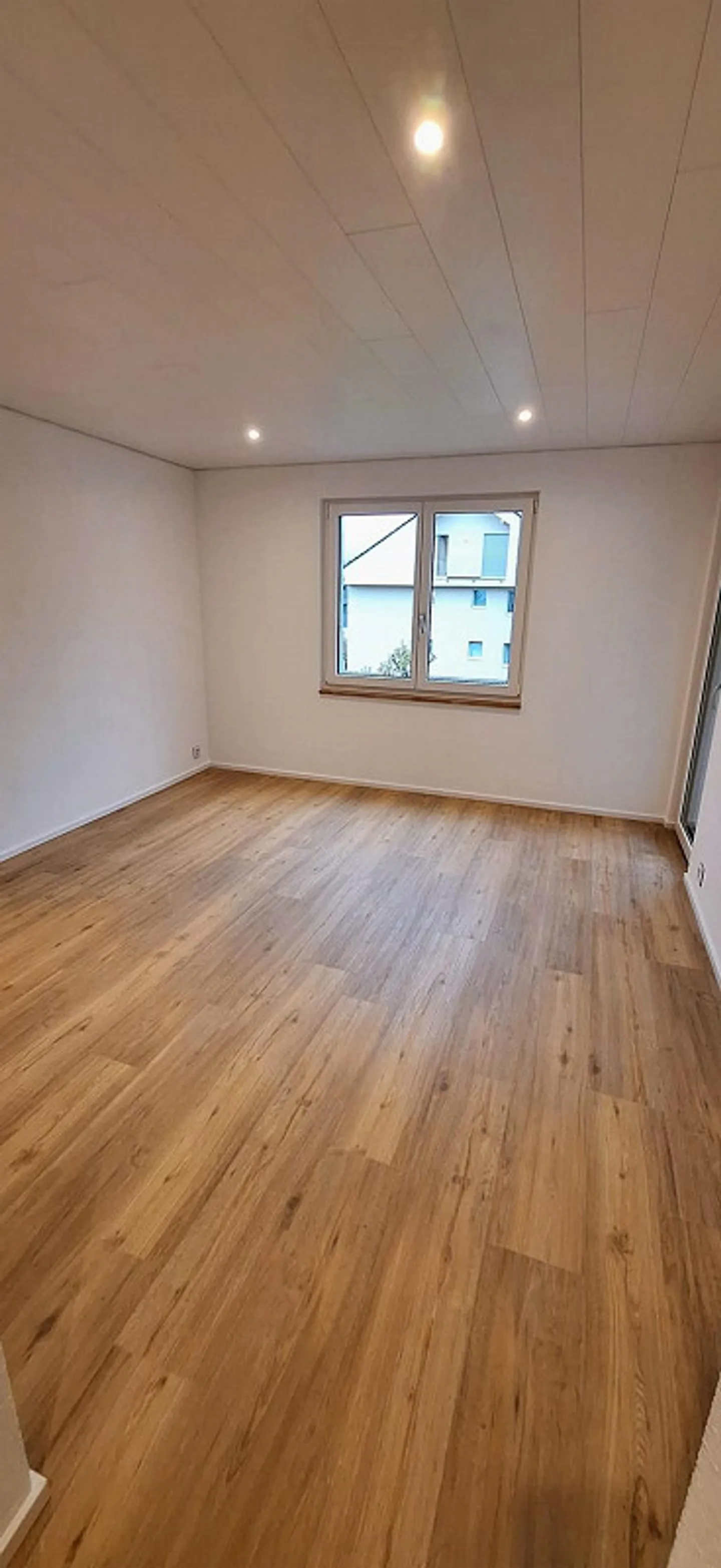 Freshly renovated 3.5-room apartment - Photo 4 of 11