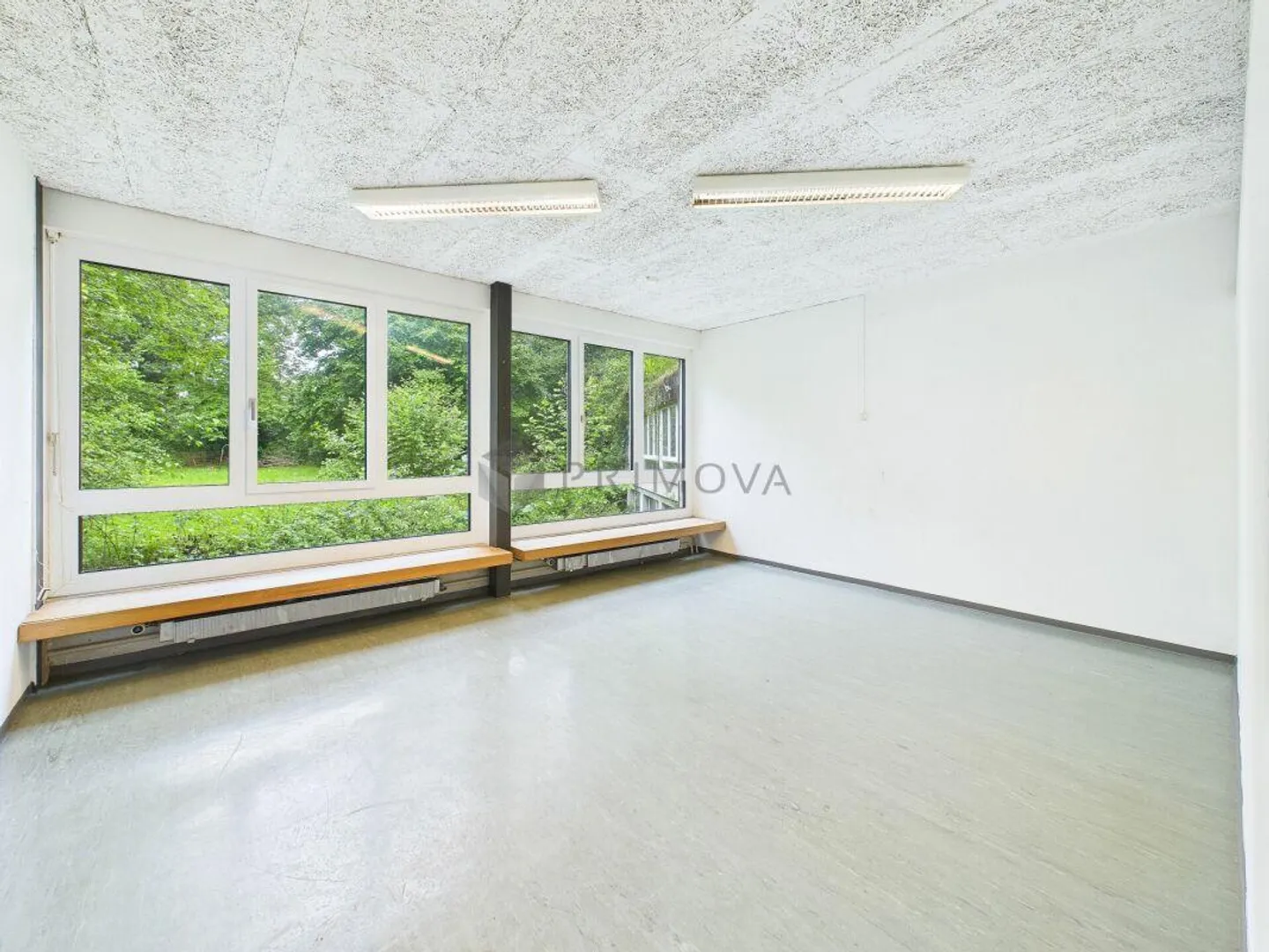 Commercial property with building reserve in the commercial zone - Photo 5 of 12