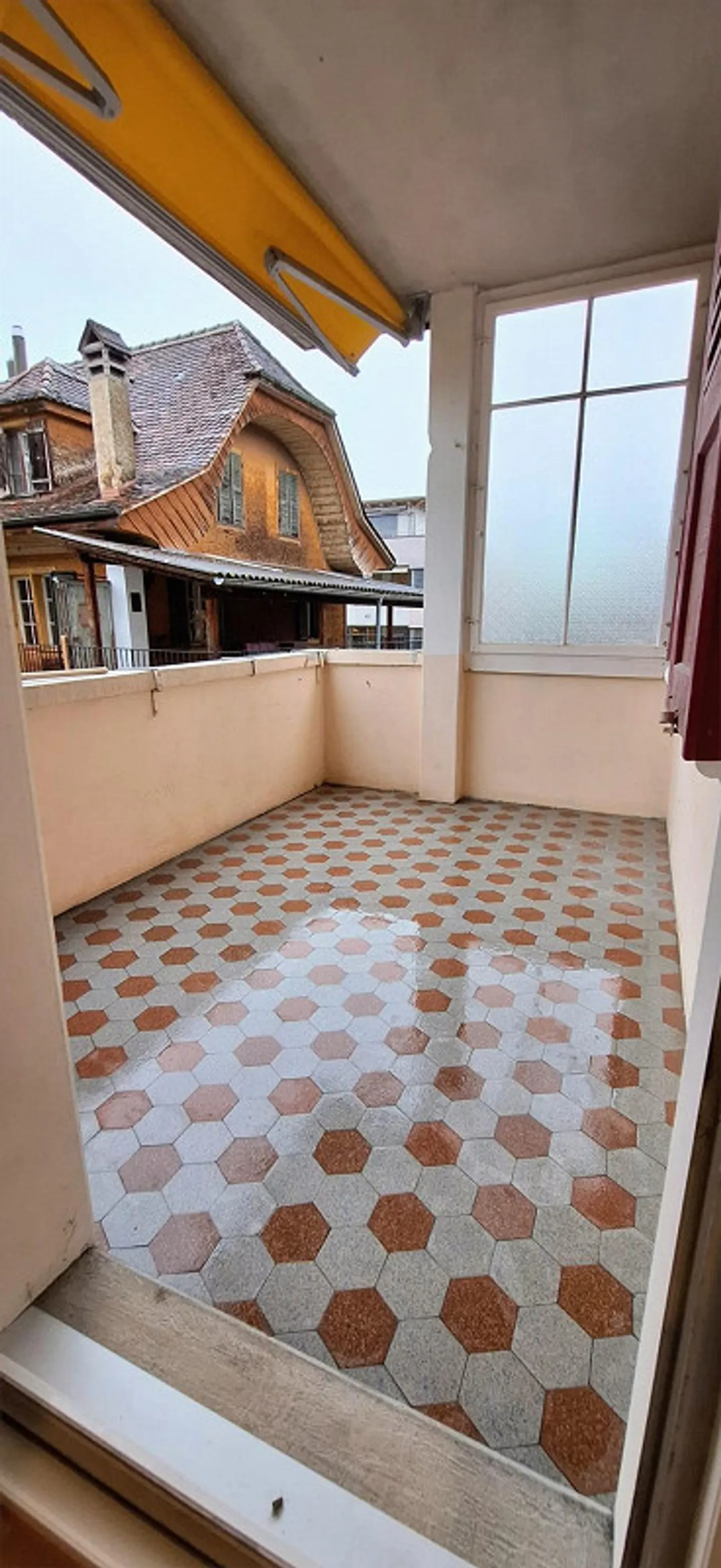 Freshly renovated 3.5-room apartment - Photo 10 of 11