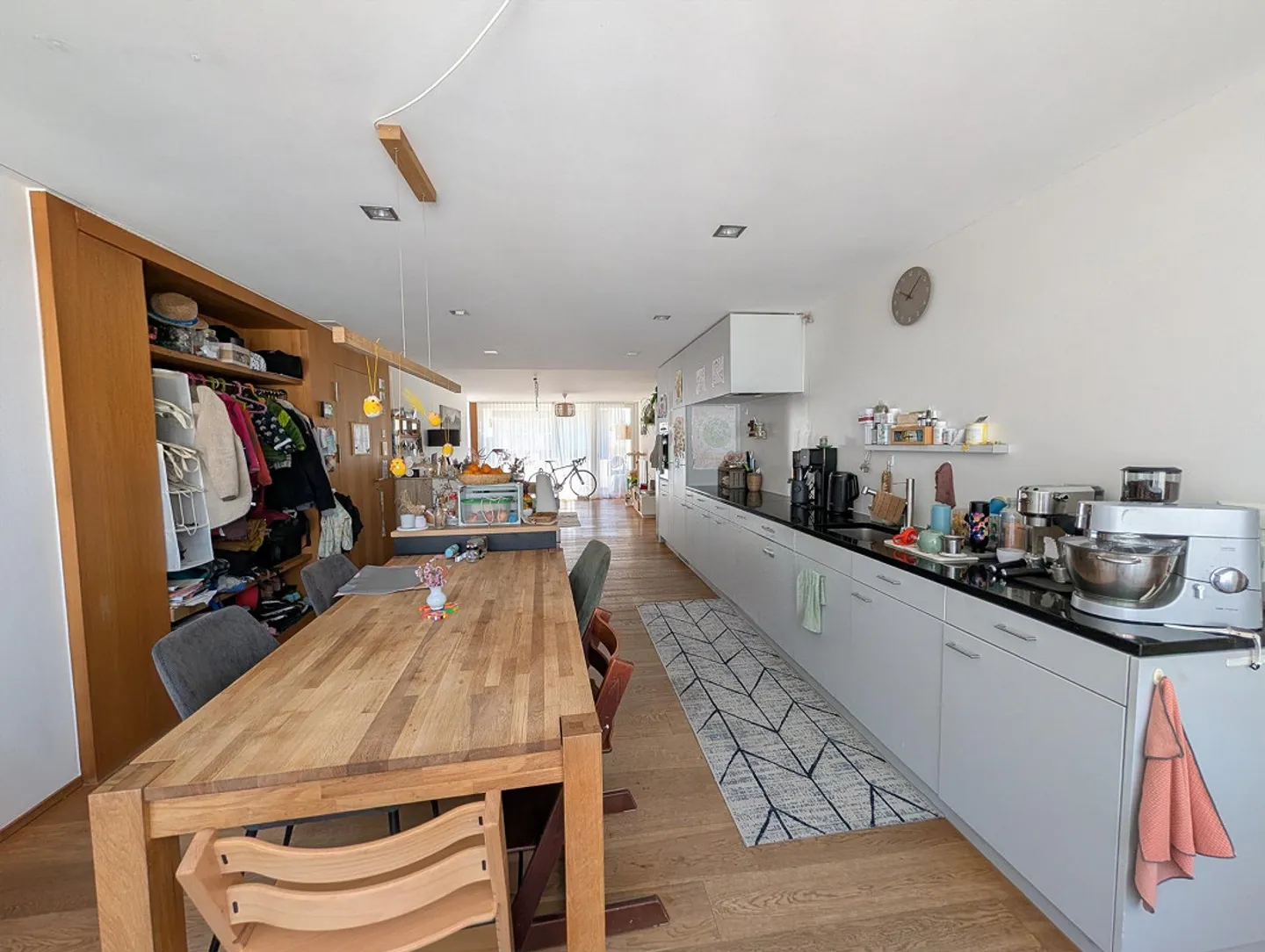 Sunny 4.5-room apartment in Trin Mulin as a primary or secondary residence - Photo 2 of 10