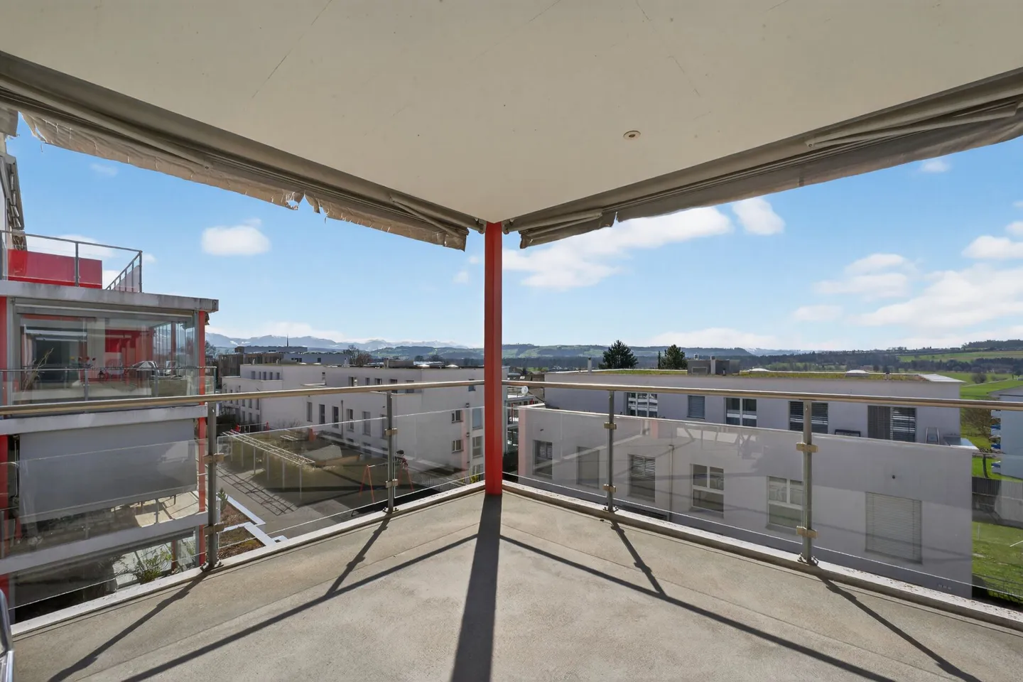 Ihr neues Zuhause mit Aussicht: Grosszügige 4.5-Zimmerwohnung mit Panorama - Photo 7 sur 18