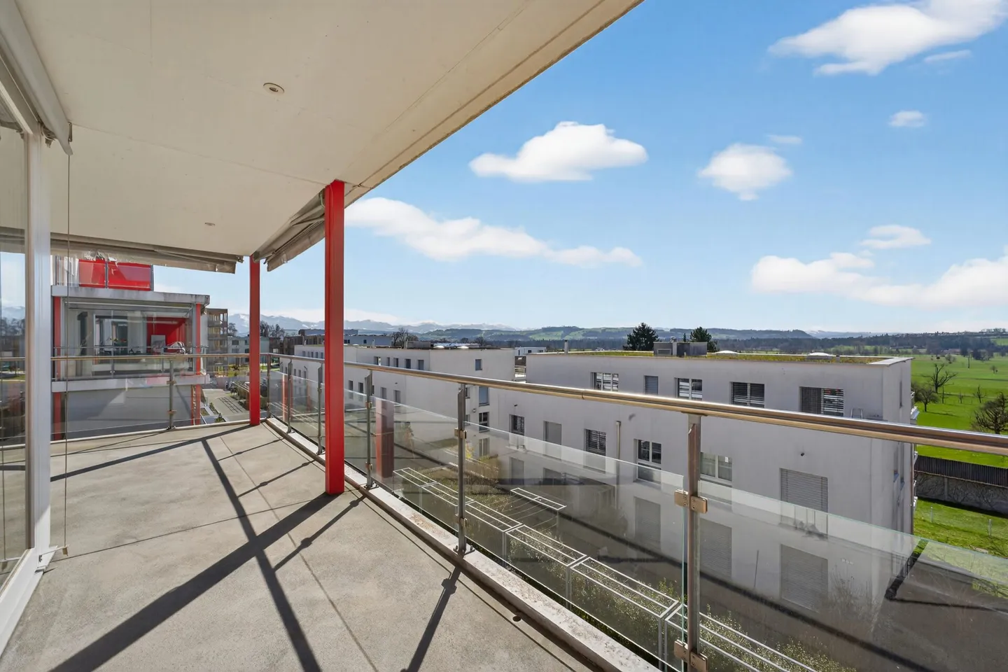 Ihr neues Zuhause mit Aussicht: Grosszügige 4.5-Zimmerwohnung mit Panorama - Photo 9 sur 18